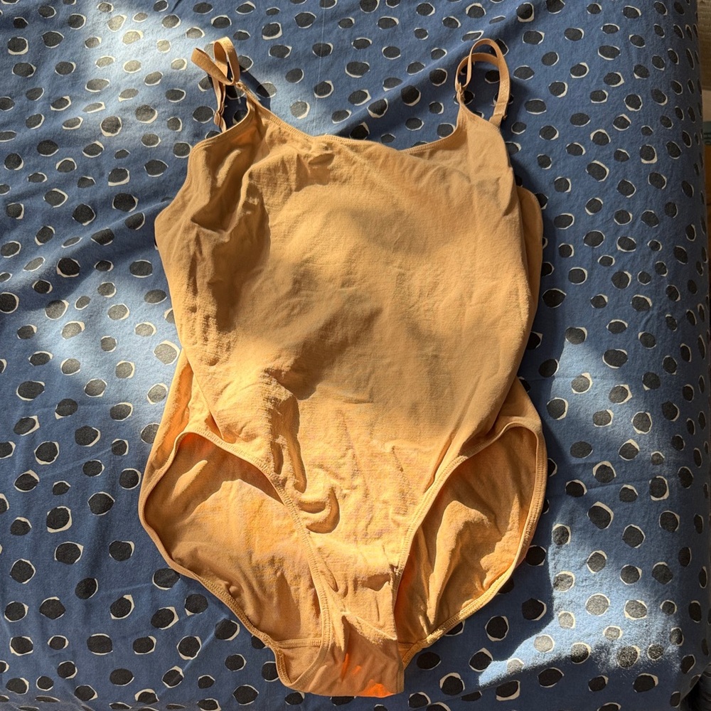 Capezio 🩰 seamless camisole with transitions straps (nude) Medium